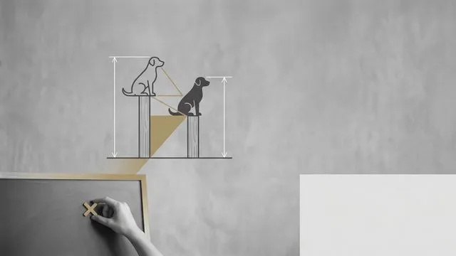 Two brown wooden posts with measurements of 200 cm and 300 cm, each with an orange dog at different heights to illustrate a…